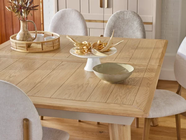 Table de salle à manger moderne en bois massif